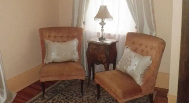 Butterfly Mansion Bed & Breakfast - No Pets Allowed, Забронировать Отель Хокинсвилл Джорджия, рядом с Мемориальный парк ветеранов Хокинсвилла