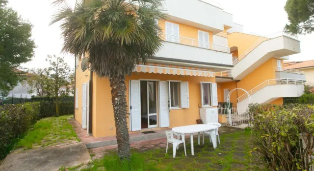 M15 - Marcelli, trilocale con giardino a 80 metri dal mare, Rezervovat Hotel Marcelli 