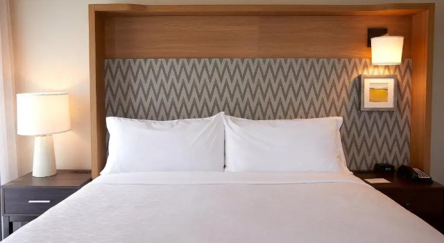 Holiday Inn Louisville Downtown by IHG, Забронировать Отель Отели Луисвилл с завтраком, рядом с Louisville Slugger Field, Завтраки