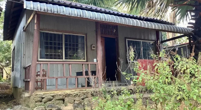 Кровать в общем номере Cocohuts Cambodia