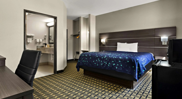 Двухместный люкс SureStay Plus Hotel by Best Western Tulsa East