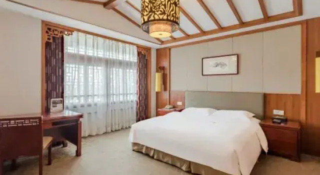 Двухместный люкс с красивым видом из окна Taohuatanpan Holiday Hotel