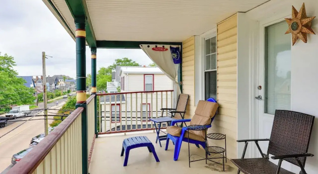 Walk to Downtown & Beach: Ocean Grove Apartment!, Book Lejlighed Ocean Grove 