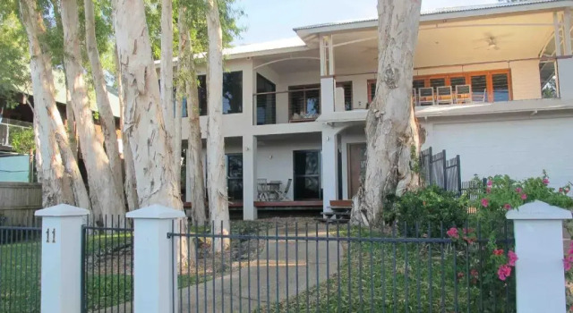 Коттедж Seascape Luxury Beachfront House