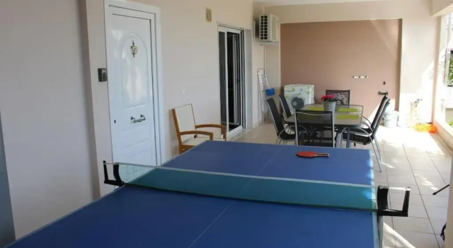 Апартаменты c 1 комнатой Lovely studio with beautiful garden