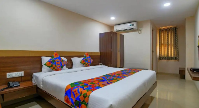 Номер Deluxe FabHotel Pishori - Vijay Nagar