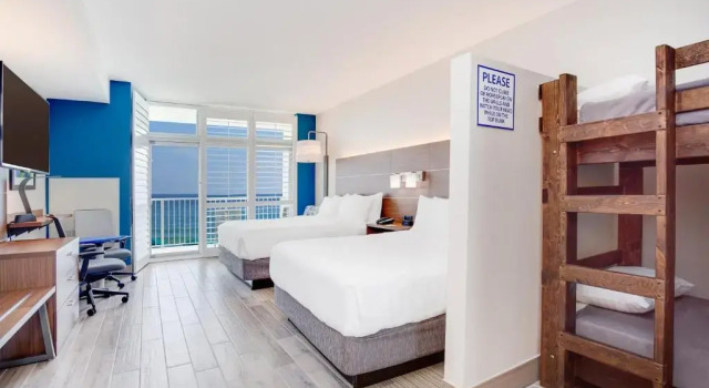 Четырёхместный номер Standard Holiday Inn Express & Suites Panama City Beach - Beachfront by IHG