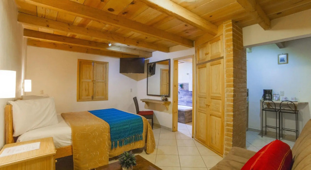 Hotel Adobe & Teja, Забронировать Отель Сан-Кристобаль-де-лас-Касас Чьяпас, рядом с Central Plaza &amp; Park