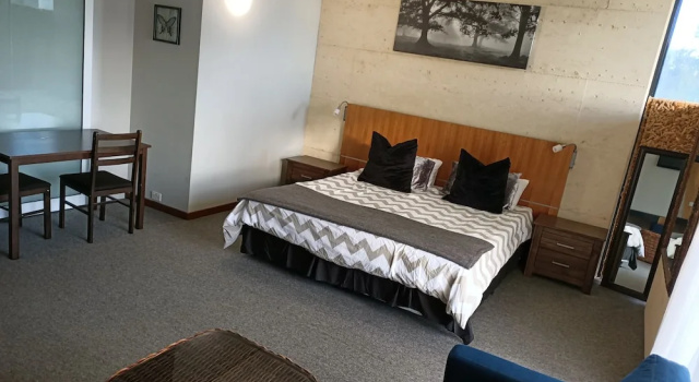 Номер Deluxe с балконом и с видом на озеро Yanchep Inn