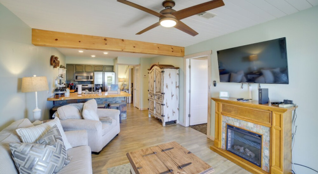 Unwind Fireside: Ozark Mtn Condo w/ Resort Perks!, Забронировать Курортный отель Отели Table Rock Lake 3 звезды, 3*