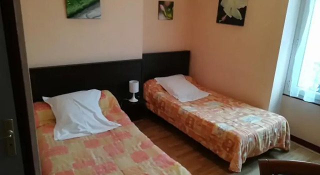 Hôtel de la Poste, Забронировать Отель Лимож Haute-Vienne, рядом с Церковь Сен-Мишель-де-Лион