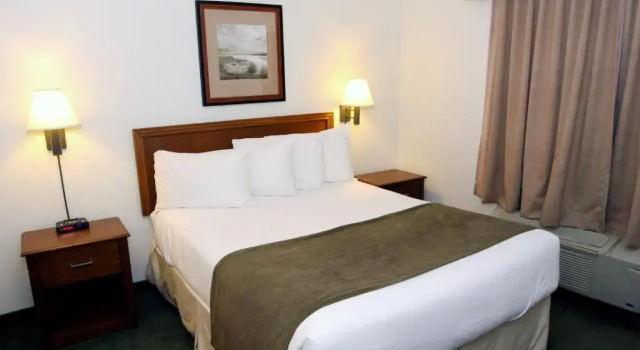 Двухместный люкс c 1 комнатой Super 8 by Wyndham Truro NS