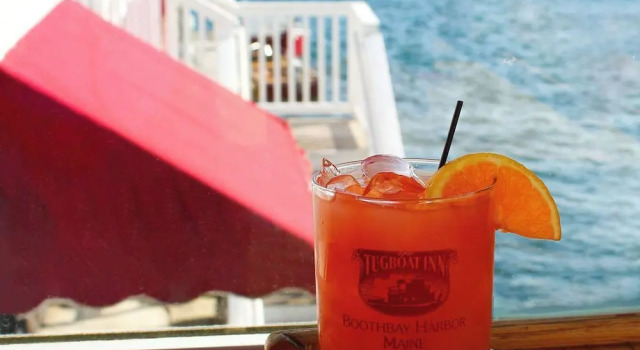 Четырёхместный номер Standard с балконом Tugboat Inn