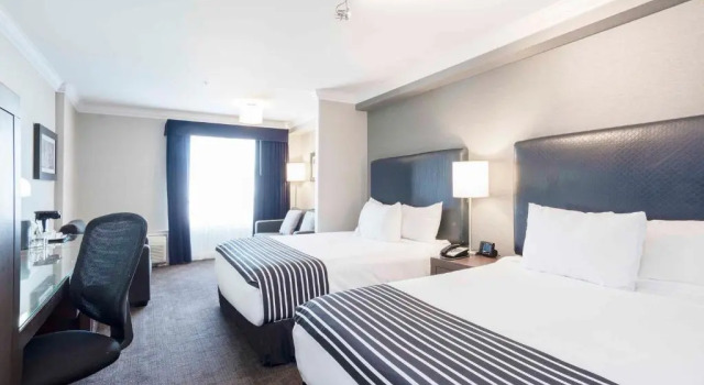 Четырёхместный номер Standard Sandman Signature Prince George Hotel