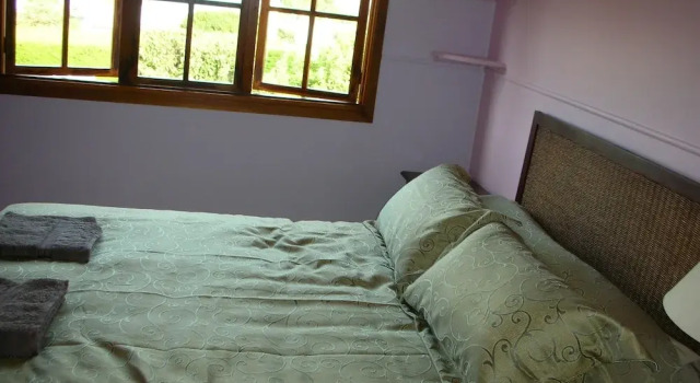 Семейный коттедж с 4 комнатами с видом на океан Cedar Cottages Blackmans Bay