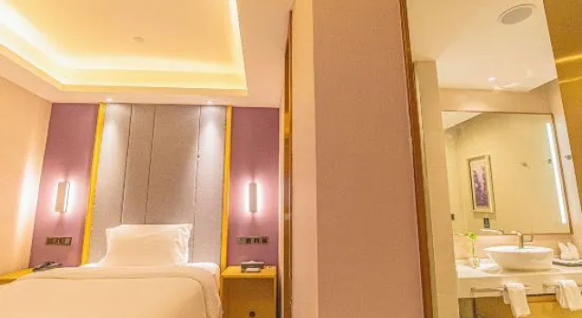 Двухместный номер Standard Lavande Hotel Zhaoqing Qixingyan Scenic Spot Yihua International Square