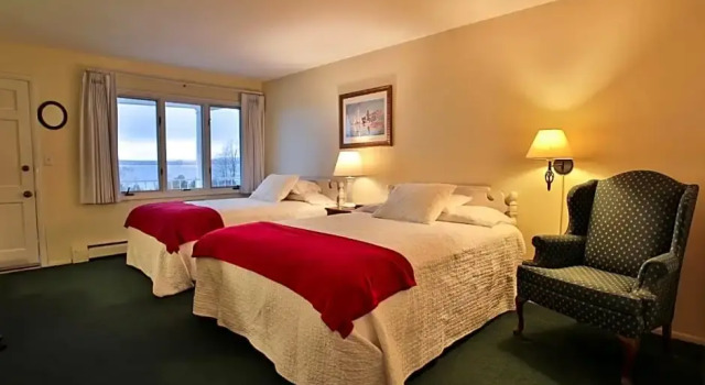 Четырёхместный номер Standard Bay Inn of Petoskey