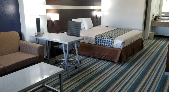 Люкс Standard HomeBridge Inn and Suites