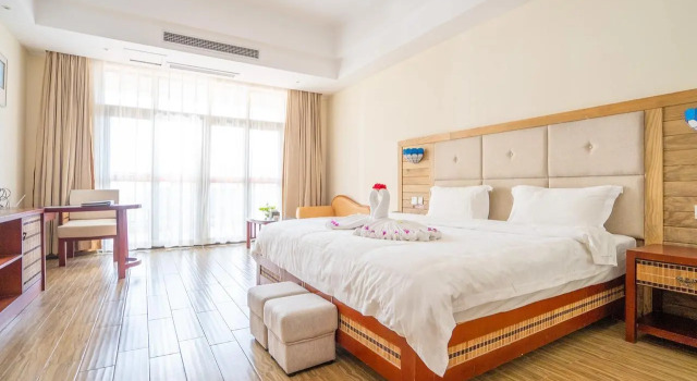 Lankang Seaview Grand Hotel, Rezerwuj Hotel Hotele w Songming z parkingiem, Parking