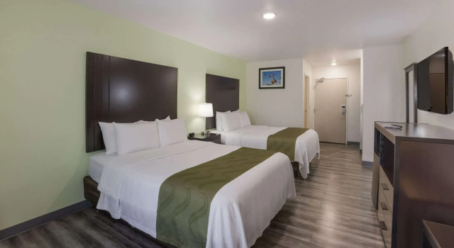 Четырёхместный номер Standard Quality Inn & Suites Clayton, NM