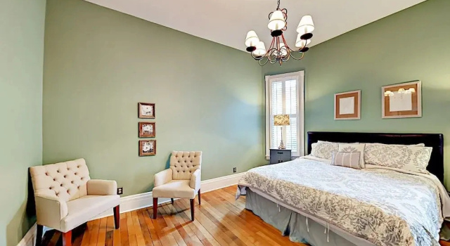 3Br Gorgeous Victorian House by RedAwning
