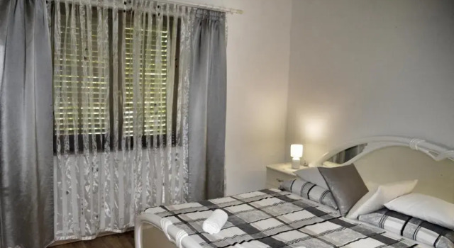 Apartment Nikolic, Buchen Sie Ferienwohnung Kaštel Luksic Kaštela