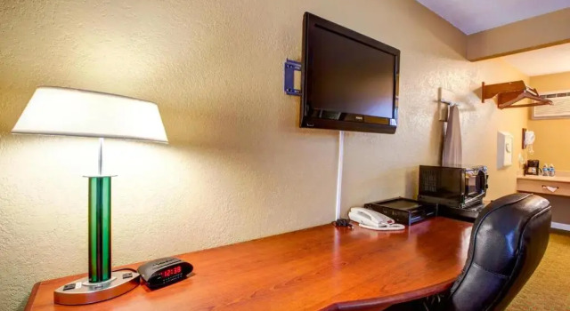 Четырёхместный номер Standard Hotel Miramar