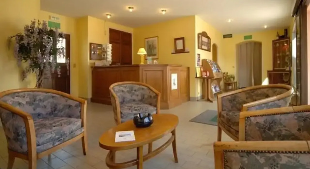 Logis Hotel Des Voyageurs Restaurant La Bonne TablHay, Prenota Hotel Hotel a Alvernia con parcheggio, Parcheggio