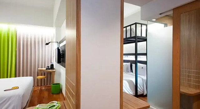 Suite MaxOneHotels at Dharmahusada Surabaya