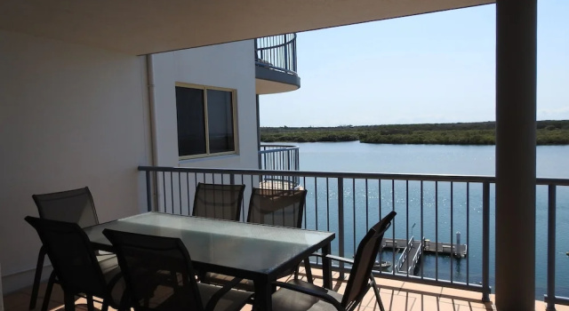 Апартаменты с 3 комнатами с видом на реку On The River Apartments
