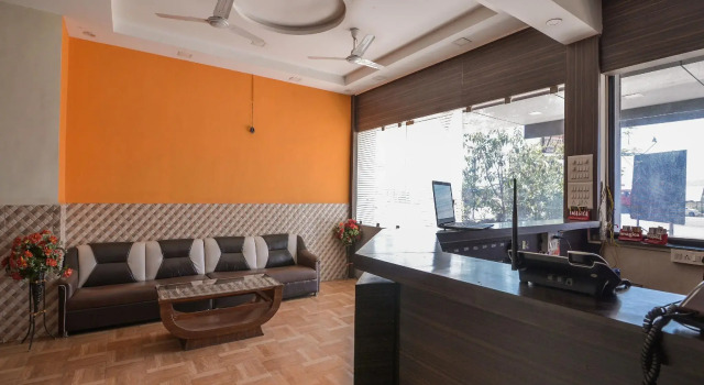 OYO 13151 Hotel Om Palace