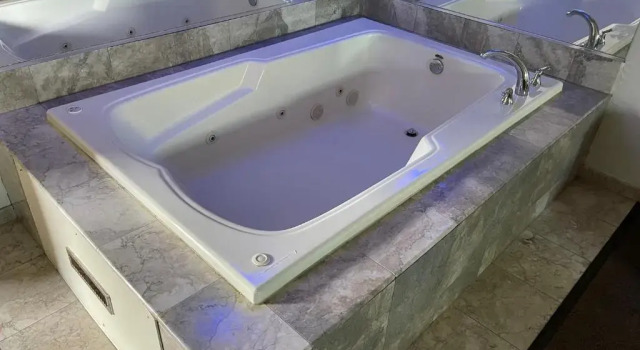 Люкс VIBE INN - WHIRLPOOLS SUITES - Lyons