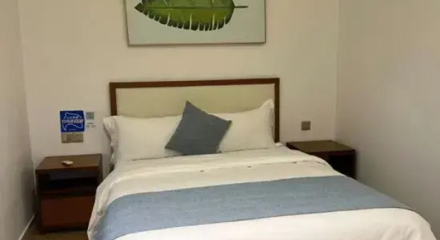 Люкс с 2 комнатами с видом на море Fire Red Seaview Hotel (Xunliao Bay. Financial Street Sea World Branch)