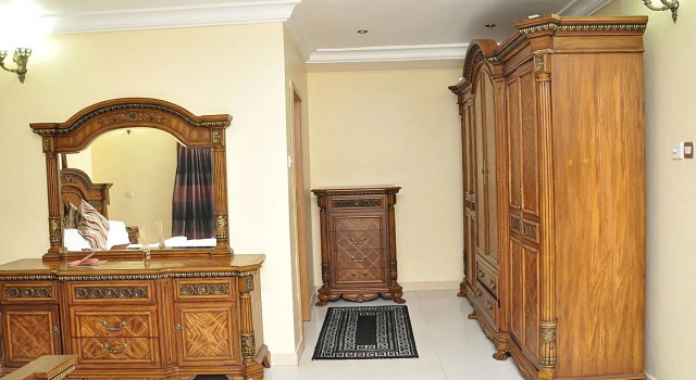 Topaz Luxury Suites & Apartments, Prenota Appartamento Hotel a Eti-Osa con piscina, Piscina