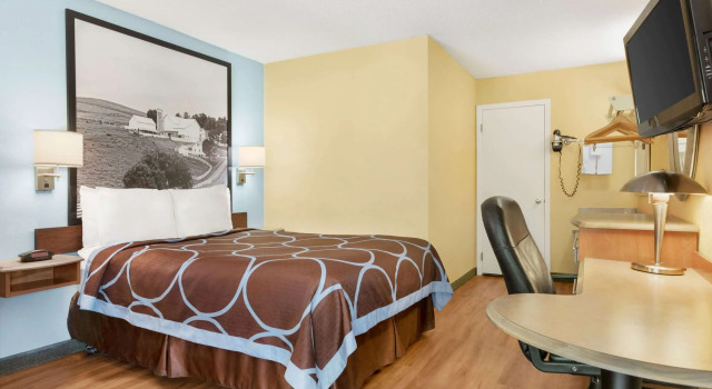 Super 8 by Wyndham Findlay