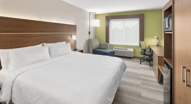 Holiday Inn Express & Suites Palm Bay by IHG