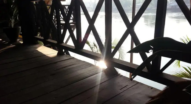 Mekong Dream, Rezerwuj Hotel Khong Island 