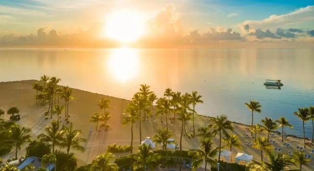 Четырёхместный номер Standard с красивым видом из окна Islander Resort