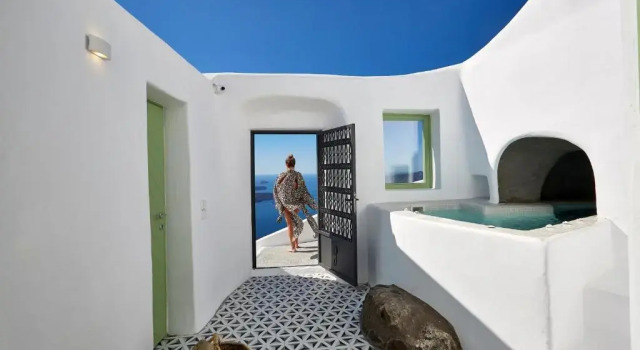 Gitsa Cliff Luxury Villa