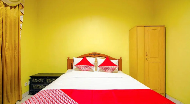 Двухместный номер Deluxe OYO 1770 Hotel Mawar Saron 2
