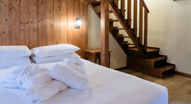 Chalet du Lys Hotel & SPA, Забронировать Шале Грессоней-ла-Трините Грессоней, рядом с Гондольный подъёмник Стафал-Габиет (нижняя станция)
