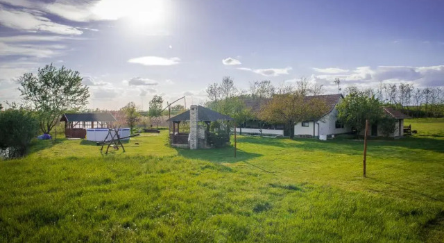 Etno Salaš - Etno Ranch - Seosko Turističko Domaćinstvo, Rezervovat Apartmán Hotely v Vojvodina s parkováním, Parkování