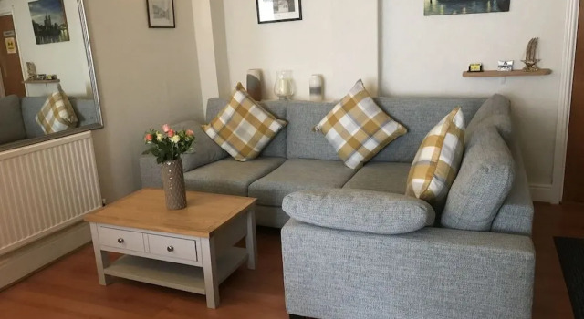 Dolphin Guesthouse, Забронировать Отель Скарборо Северный Йоркшир, рядом с Театр под открытым небом в Скарборо