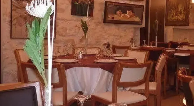 Hotel Restaurante Salvadora, Забронировать Отель Отели Вильена с парковкой, рядом с Муниципальный дворец в Вильене, Парковка