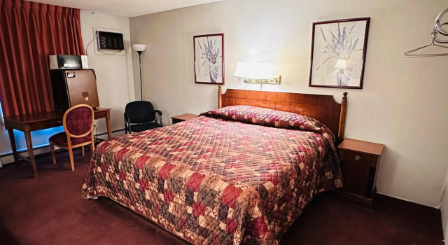 Pamola Motor Lodge, Varaa Hotelli Hotellit New England uima-altaalla, Uima-allas