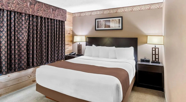 Двухместный люкс Heartland Inn & Suites, SureStay Collection by Best Western