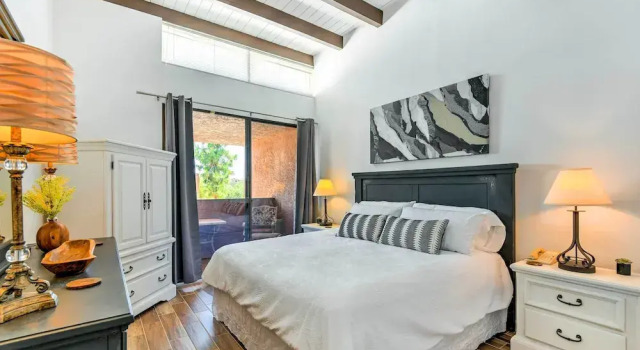 3 Mi to Old Town: Scottsdale Condo w/ Pool & Lake