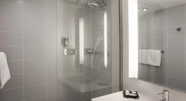 Трёхместный семейный номер Standard Hotel Mercure Toulouse Centre Compans