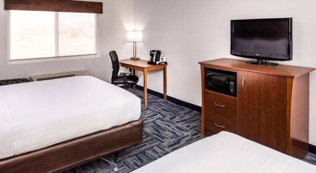 Четырёхместный номер Standard Holiday Inn Express & Suites Alamogordo Highway 54/70 by IHG