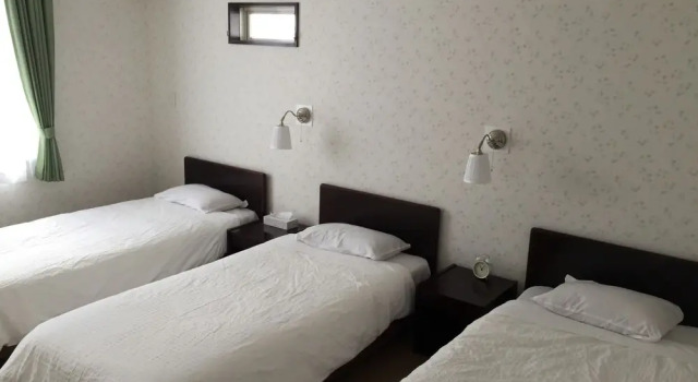 Трёхместный номер Comfort с красивым видом из окна White Rose Inn